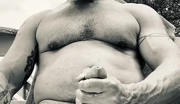 B&w Outdoor Bate
