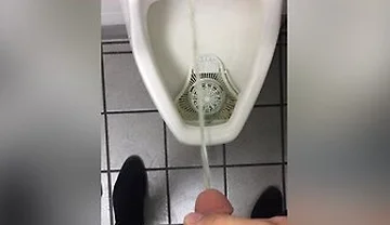 Big Bi Dick Pissing (hard & Soft)