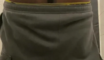 Pretty Brown Eyes, Prettier Brown Hole