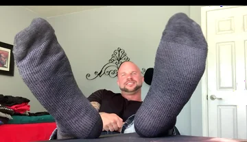‪why Are My Feet so Ticklish in Dress Socks?