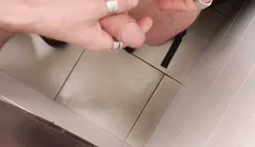 Jerking off a Cock in a Public Toilet