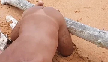 Ladysilva Showing off Her Hot Ass on the Beach