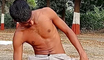 Batha Batha Kesa Hilaya Jata Hai