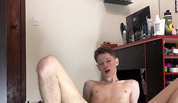 Twink Riding His 19cm Dildo