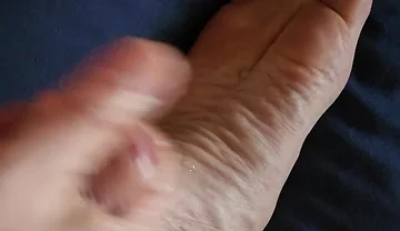 My Wrinkled Soles From Curled Toes Catch Hot Cum While I Masturbate to Orgasm in This Solo Adventure