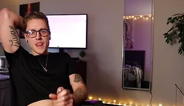 Nerd White Boy Cums On Face