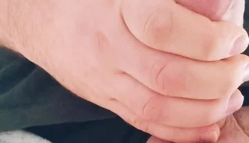 Guy Showed Bouncing Balls and Cummed on the Desk in the Office
