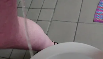 Nylonjunge Pisses on the Morning of New Year