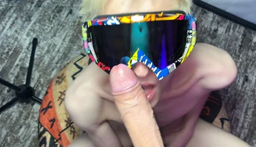 Snowboarder Sucks It