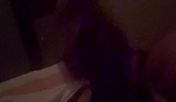 Spa Mein Massage Ke Liye Staff Ka Wait Karte Hue!