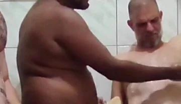 Bath Time with P Aii and Filhoo