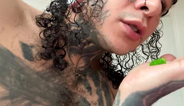 Giant Deminio Devours Gummy Ostos