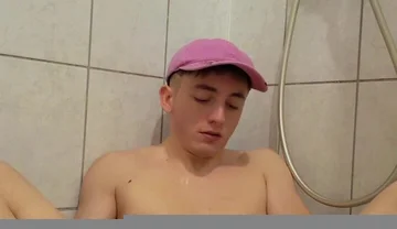 Young Twink Plays with His Piss and Jerks off