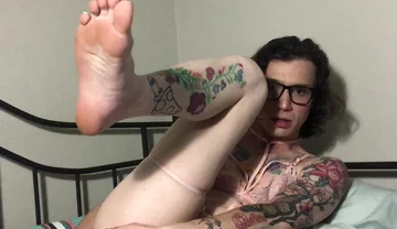 Tessa Shows off Her New Cage Before Stuffing Her Ass