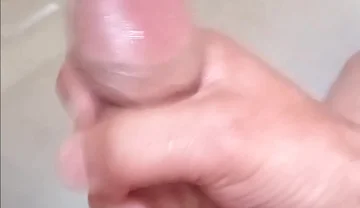 While Bathing, the Penis Stood up, the Mouth Was Beaten, the Water Was Swallowed.