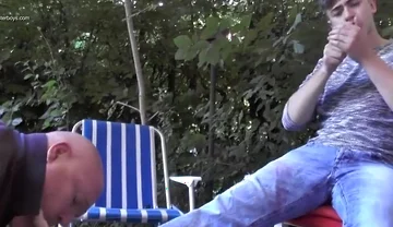 Smoking feet master outdoor