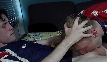 Multiple Cum Shots Twinks Soaks Strangers Bed