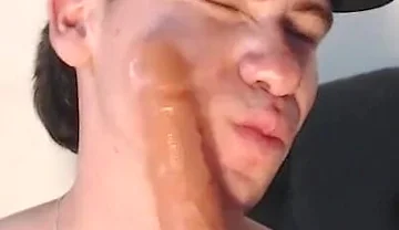 Fucking Me with a 20 Cm Dildo and Then I Put It in My Mouth