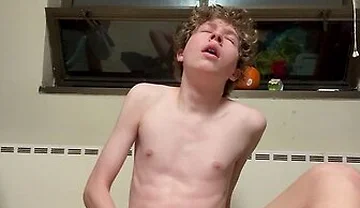 Teen 18+ Boy Masturbates(cum Shots)