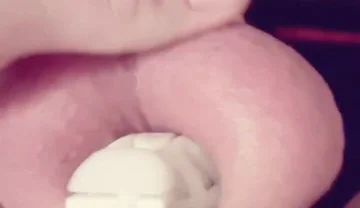 Cum in Chastitty