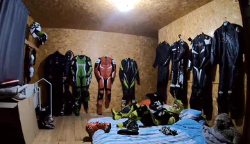 Biker cuming gear gloves