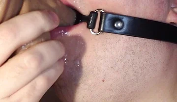 Sloppy Deepthroat 7 Inch Gyrating Dildo Whit Mouth Gag