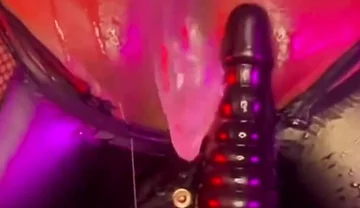 Bouncing and Farting on Dong