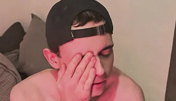 Twink Shoots a Huge Load on His Face!