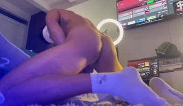 Straigth Blindfolds Himself to Imagine He's Fucking a Real Ass