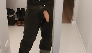 Gay Army Men Fuck. I'm in Rubber Boots and Leather Pants