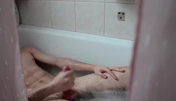 My Biggest Shakeing Orgasm in the Bathtube!