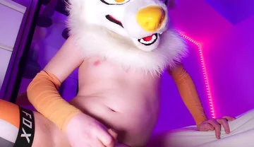 Cumming with Large Duster