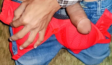 Playing Handjob in to Girlfriend Bra Red