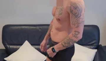 Bisexual Athletic Daddy Get's His Big Cock Sucked and Cums in My Mouth After Beeing Convinced to a Casting