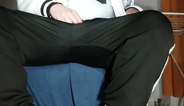 The Dregsau Dj-bro Pisses in His Pants.