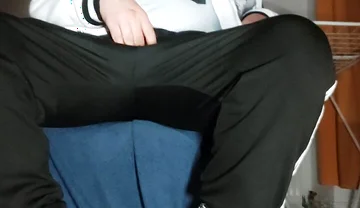 The Dregsau Dj-bro Pisses in His Pants.