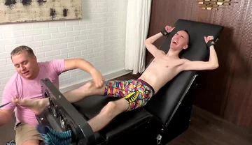 Ticklishchub: Spiritmonkey Wants Bear Dilf Matt To Test The Tickle Chair On Him