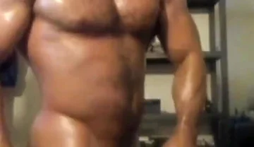 Oiled up Straight Bodybuilder Shows off Muscles and Huge Ass