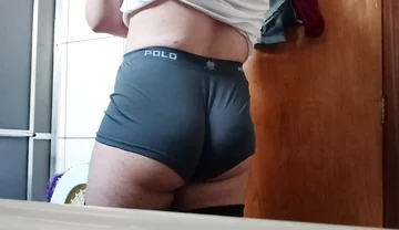 I Love to Show My Big Ass in the Bathroom