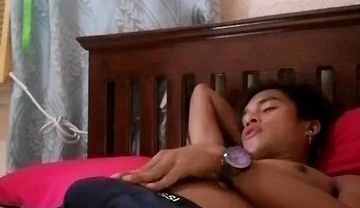 Twink Pinoy Guy Wank and Cumshot on His Bed