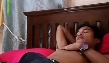 Twink Pinoy Guy Wank and Cumshot on His Bed