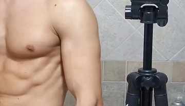 Flexing My Muscles and Cumming!