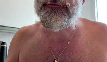 Macro Giants Eats Tiny