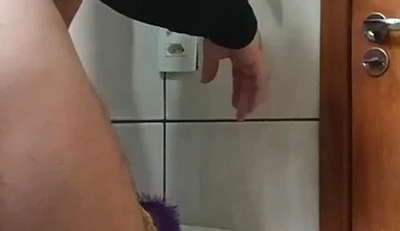 Look at the Thickness of This Gay Hottie's Leg