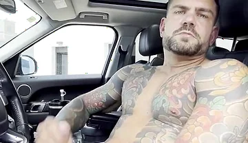 Guy Masturbates in the Car