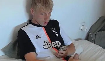 [face Reveal] Soccer Bro Jerks off in Bed
