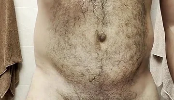 Masturbating While Shaving My Beard