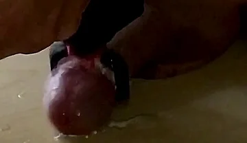 Masturbation with a Hair Tie and a Vibrator Until Cum!