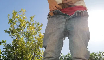Hot Guy Jerks off Nervously Outdoor