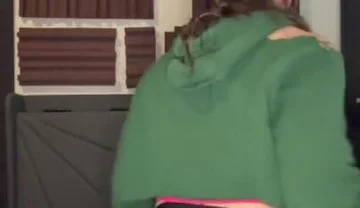 Bubble Butt CD Shaking Ass